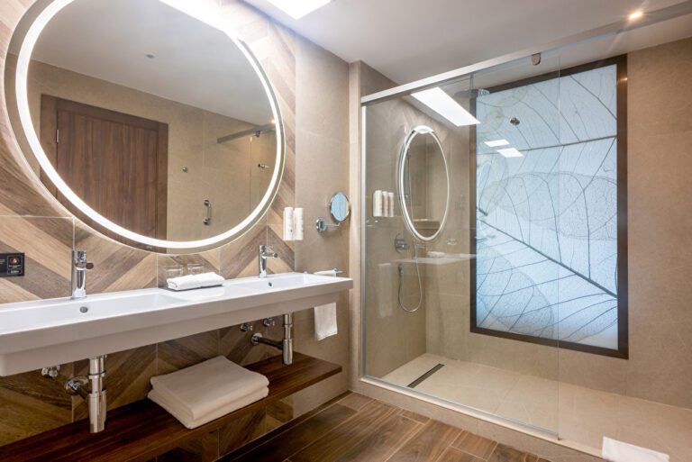 Junior Suite Courtyard View