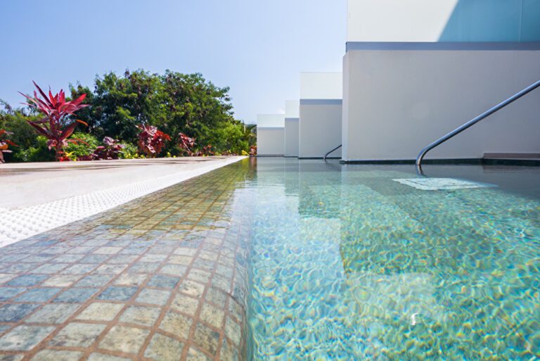 Swim-up Junior Suite