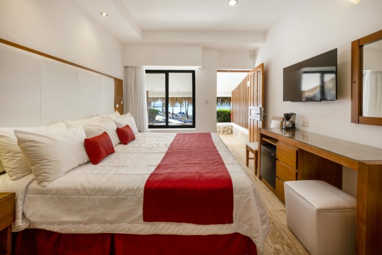 bungalow-ocean-front-1k-52071224625-o