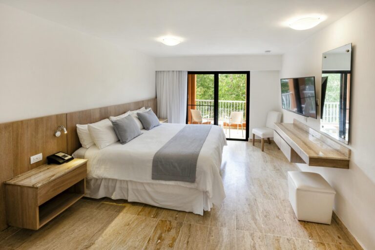 superior-plus-1k-52071676564-o