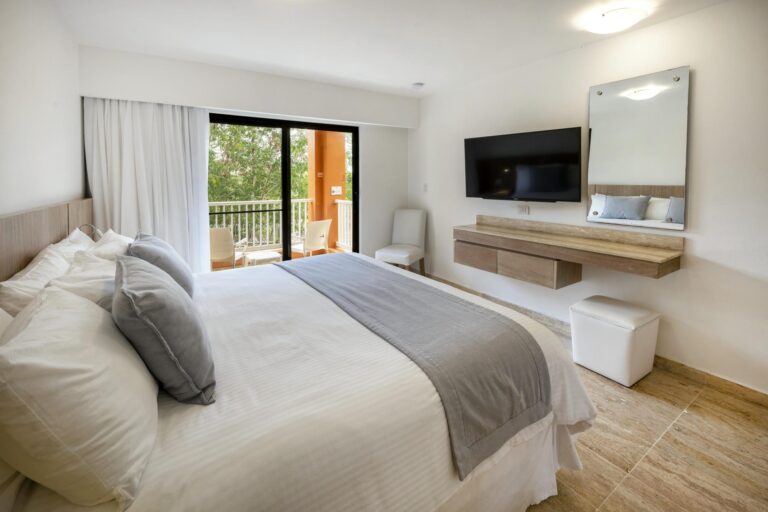 superior-plus-1k-52071926170-o